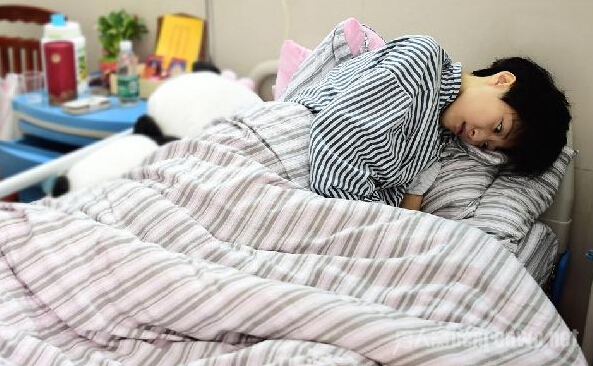 90后女孩生命的最后日子 用微笑抗击病魔