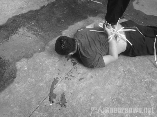 初中男生连捅班主任10刀