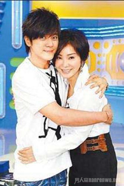 男明星背后的女人