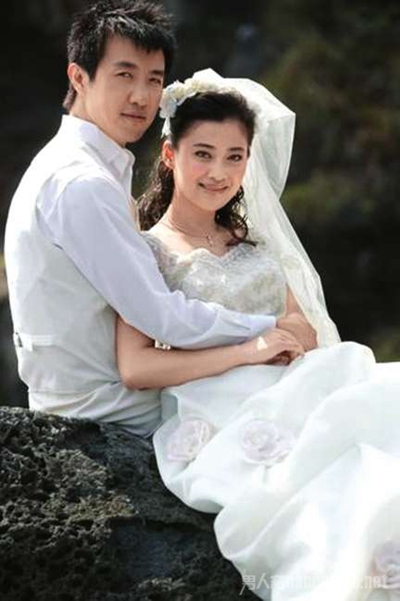 鄢颇梅婷
