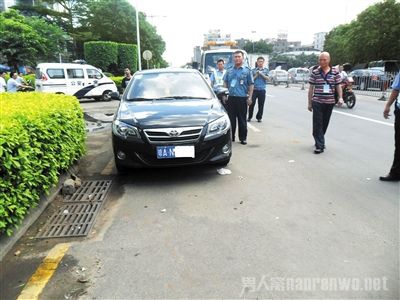 执法人员扣黑车遭30人围殴