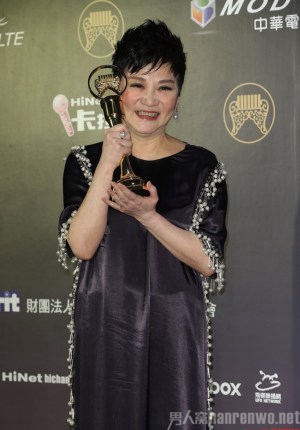 特别贡献奖：彭国华(遗孀张小燕代领)
