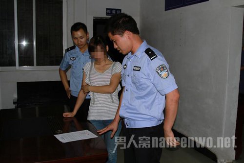 小媛被警方带走