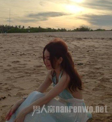 不老女神温碧霞爱琴海秀美腿