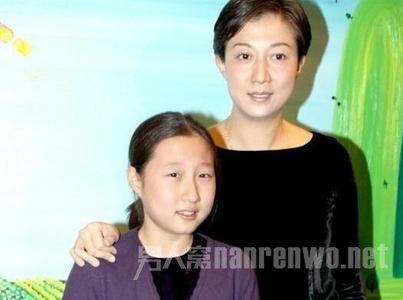吴绮莉成龙女儿照片