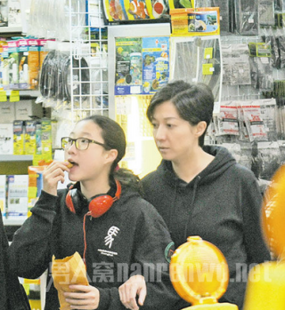 吴绮莉成龙女儿照片