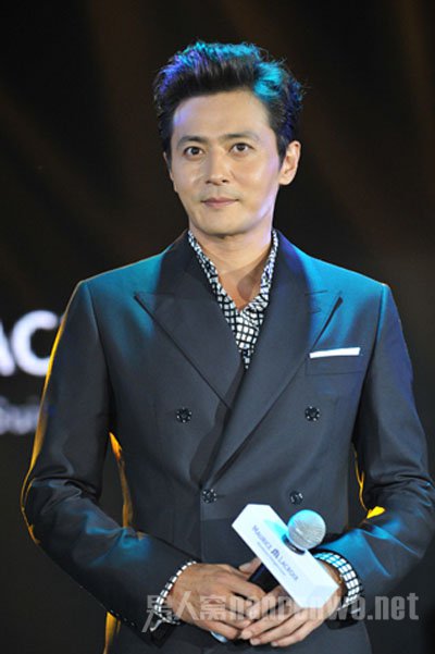 张东健亮相北京代言艾美