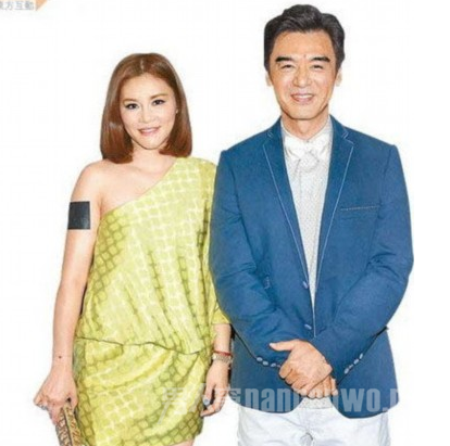 钟镇涛与现任老婆范姜素贞