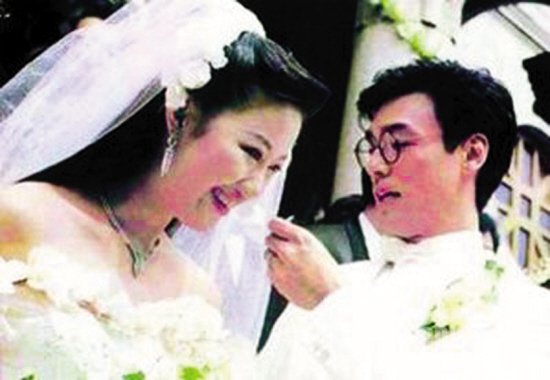 钟镇涛与前妻章小蕙婚照