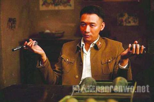 2012年，高虎在喜剧《民兵葛二蛋》中饰演男配角麦子
