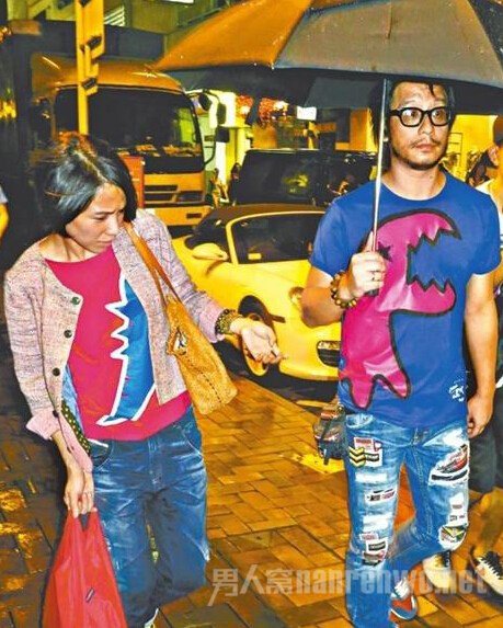 李心洁彭顺情侣装外出