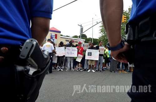 纽约2500人集会抗议