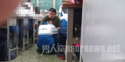老师绳栓学生似“遛狗”