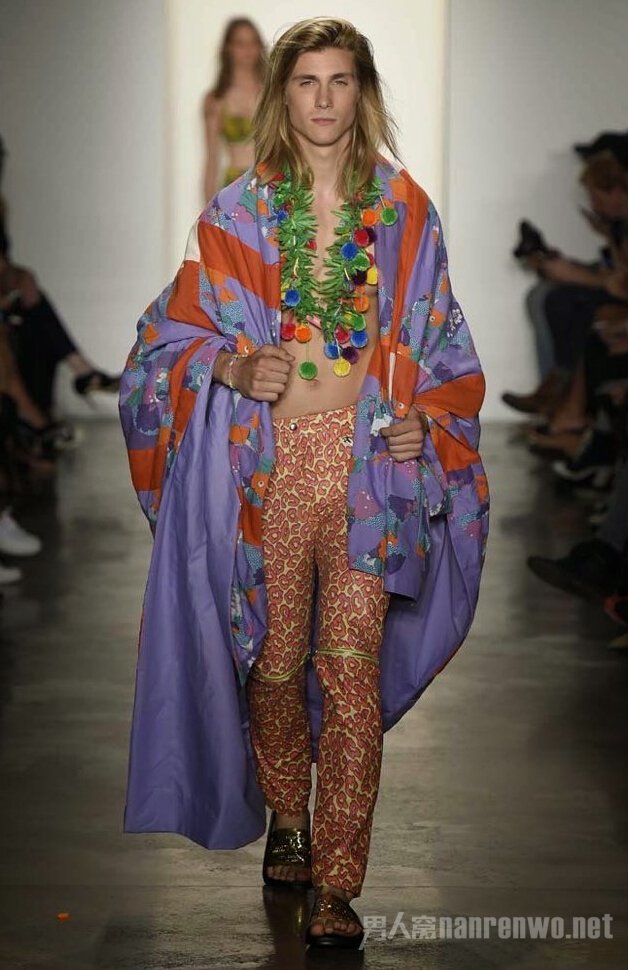 Jeremy Scott 发布2015春夏全新造型