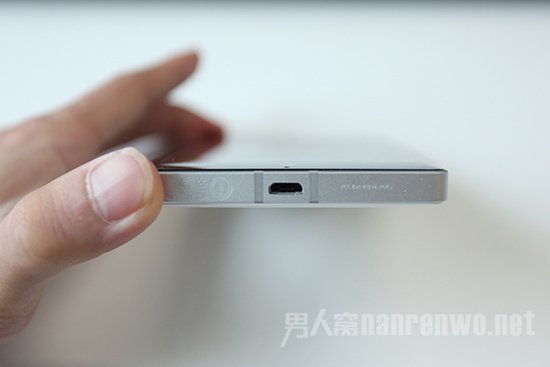 诺基亚Lumia 930的厚度
