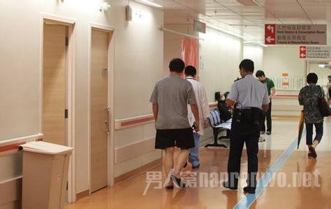 男童被送往医院抢救