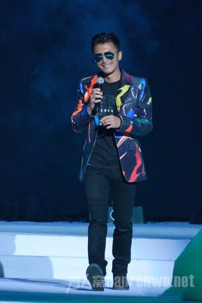 天后最爱这道“锋味”  “菲的男人”谢霆锋衣品大公开 