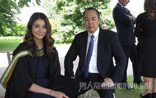 张铁林的女儿张月亮和老爸参加真人秀引关注