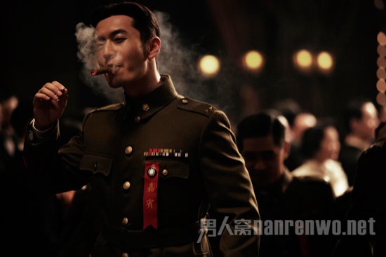 黄晓明举手皆戏