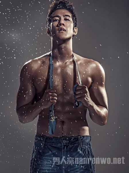 小伙伴们都惊呆了！王宝强胸肌照逆袭成型男