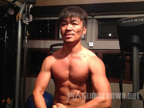 小伙伴们都惊呆了！王宝强胸肌照逆袭成型男