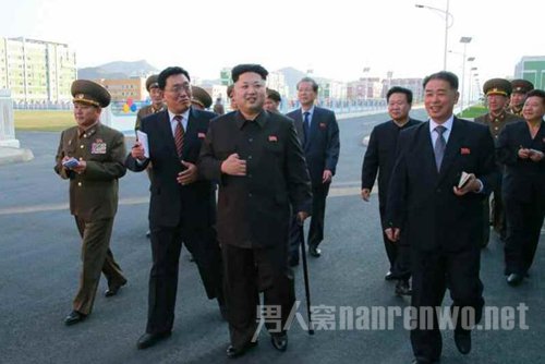金正恩现身