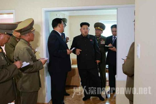 金正恩现身