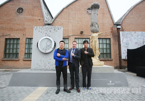 艺术家徐震携时间沙漏与宇舶腕表再创艺术辉煌