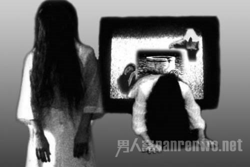 女子半夜爬窗酷似女鬼“贞子”
