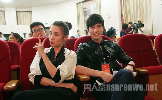 《一年级》校长威武 陈学冬叫外卖宋佳穿短裙被批
