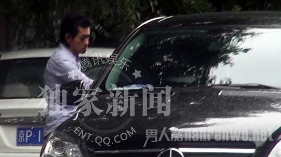 杨树鹏外出