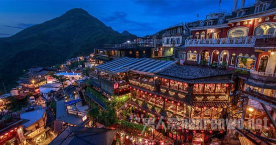台湾九份，由于最初小镇只有九户人家落户而得名