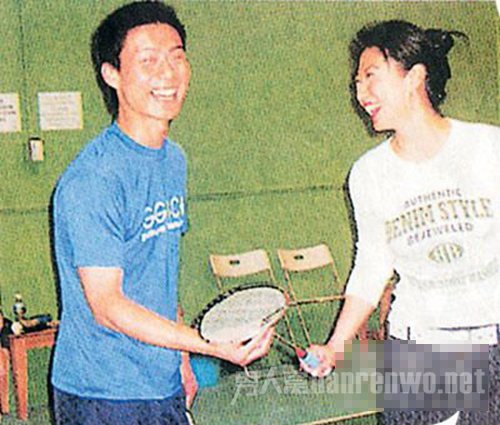 叶倩文与羽毛球教练打得火热