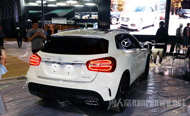 奔驰GLA 45 AMG