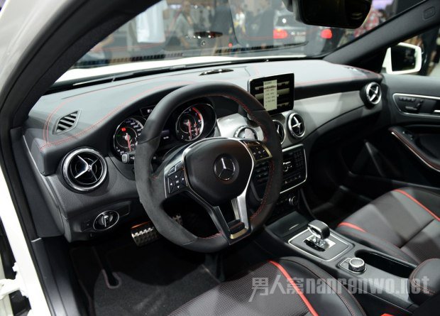奔驰GLA 45 AMG