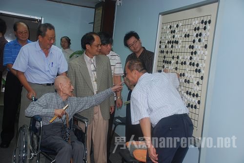 吴清源讲解围棋