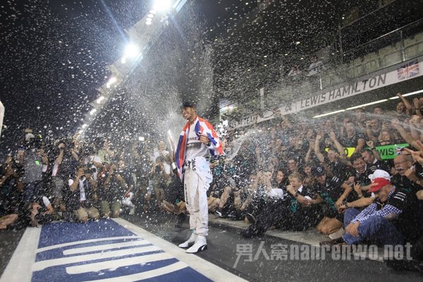 IWCƷƴʹLewis Hamilton23ն2014 F1ܹھ