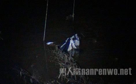 95后为爱跳河闺蜜相伴