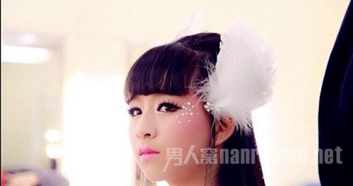 小彩旗正常版 还说不是得罪了化妆师？