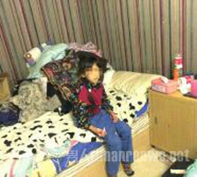 外籍男虐待中国养女