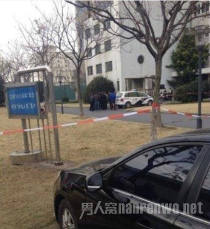 上海大学废弃楼内惊现腐尸