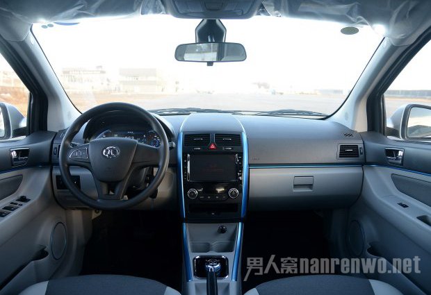 北汽新能源EV200内饰