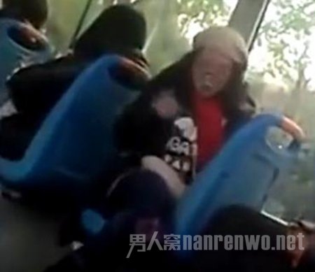 女子炫耀国外生子