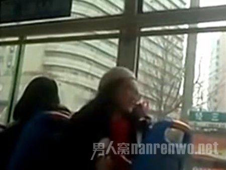 女子炫耀国外生子