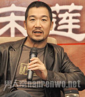 张国立未受儿子影响 年近60挑战动作戏