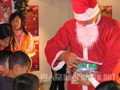 吴女士扮成圣诞老人