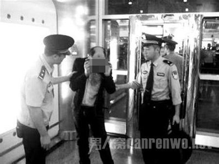 男子找不到裤子报警