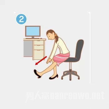 拉伸运动：拉紧小腿肚、膝盖内侧、大腿肌肉