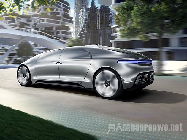 F 015 Luxury in Motion