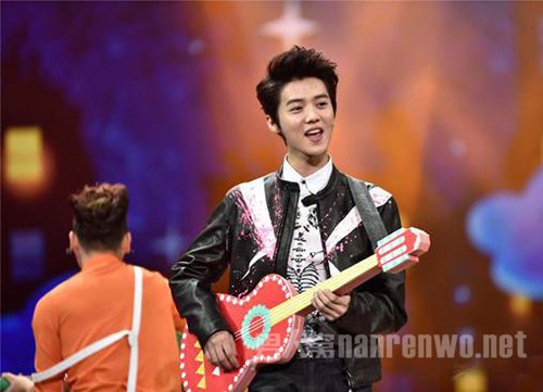 鹿晗着价值48万元皮衣